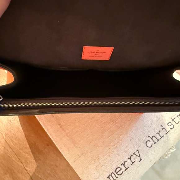 Louis Vuitton Clooney MM Handbag - Picture 9 of 16